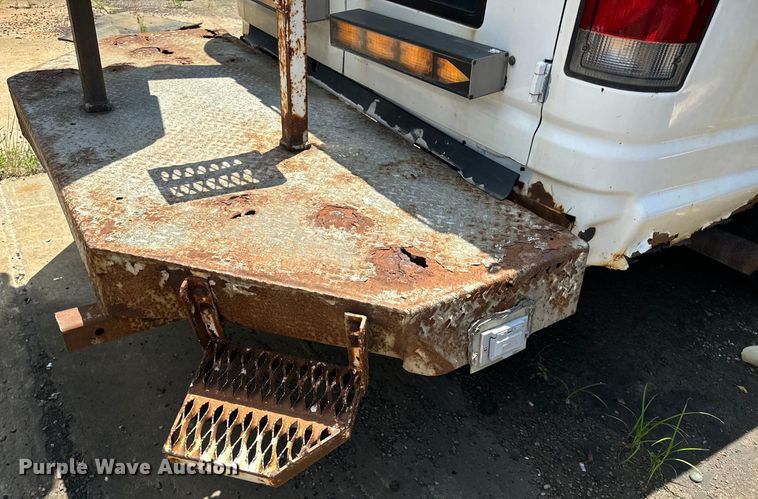image for item OF9825 2003 Ford E350 Super Duty van with bucket lift