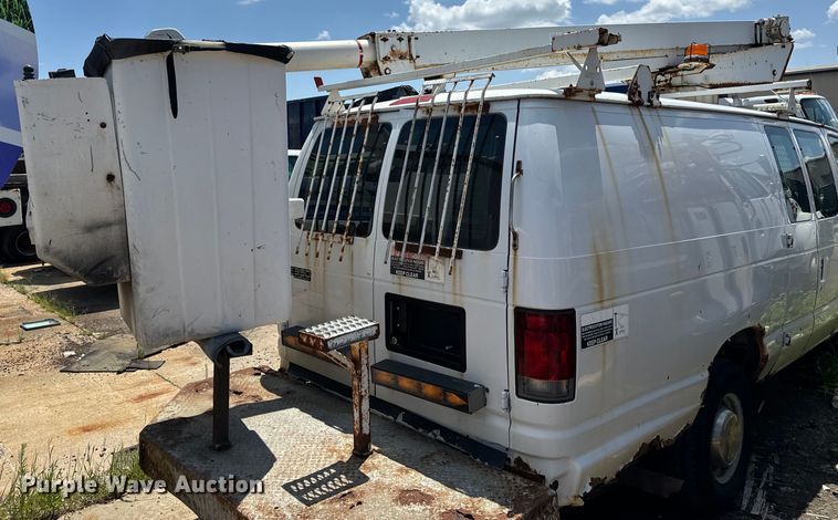 image for item OF9825 2003 Ford E350 Super Duty van with bucket lift