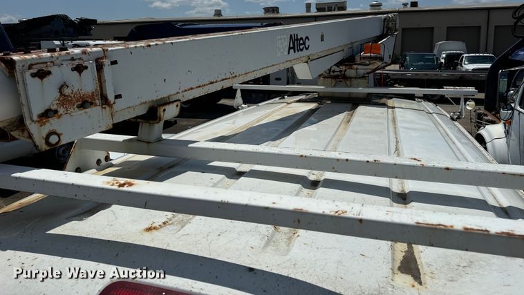 image for item OF9825 2003 Ford E350 Super Duty van with bucket lift