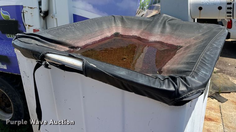 image for item OF9825 2003 Ford E350 Super Duty van with bucket lift