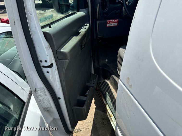 image for item OF9825 2003 Ford E350 Super Duty van with bucket lift