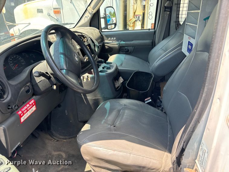 image for item OF9825 2003 Ford E350 Super Duty van with bucket lift