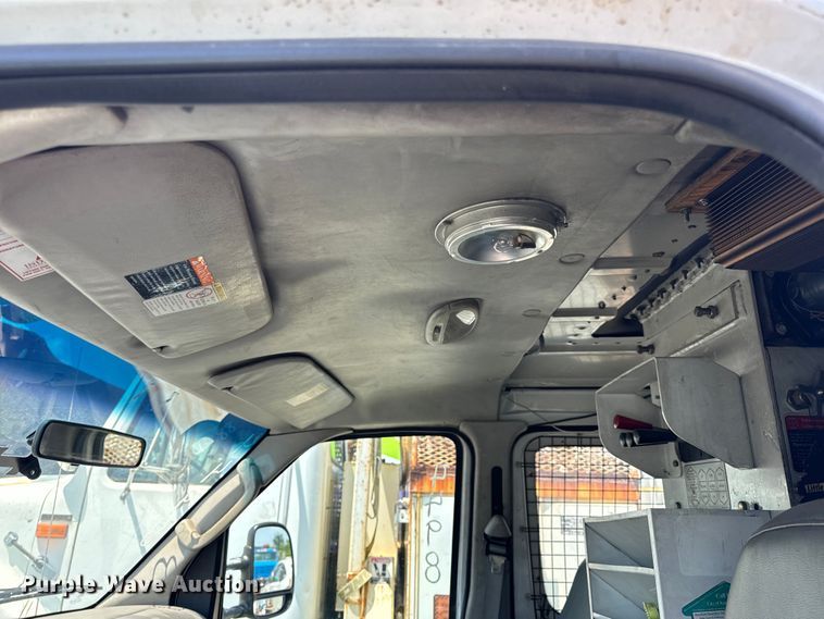 image for item OF9825 2003 Ford E350 Super Duty van with bucket lift