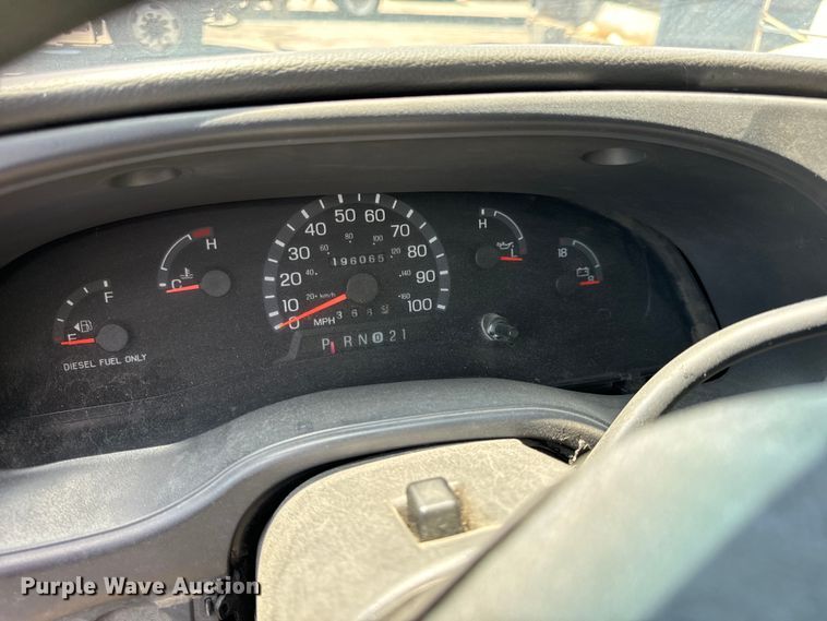 image for item OF9825 2003 Ford E350 Super Duty van with bucket lift