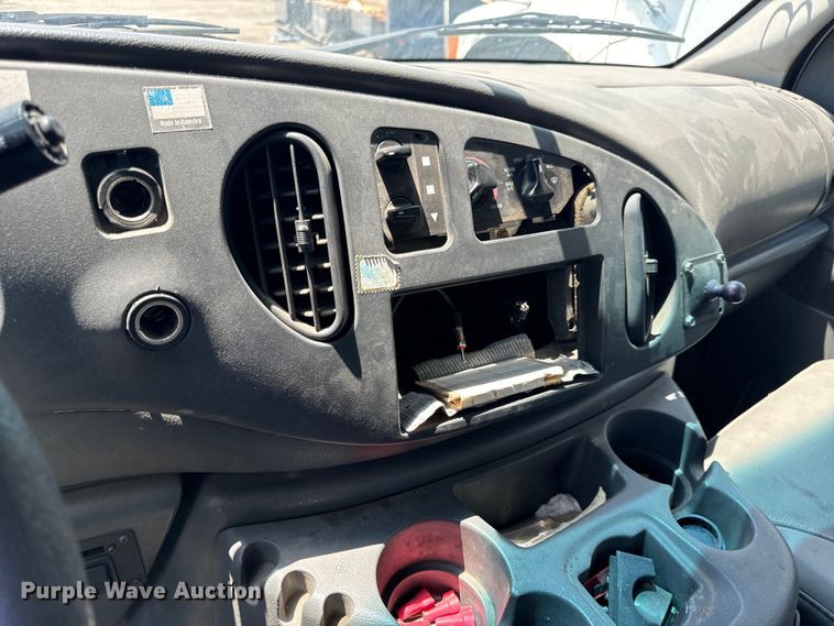 image for item OF9825 2003 Ford E350 Super Duty van with bucket lift