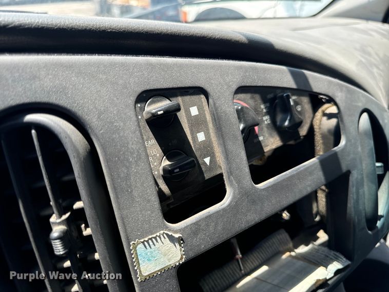 image for item OF9825 2003 Ford E350 Super Duty van with bucket lift