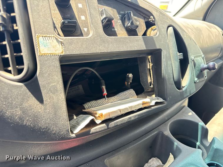 image for item OF9825 2003 Ford E350 Super Duty van with bucket lift