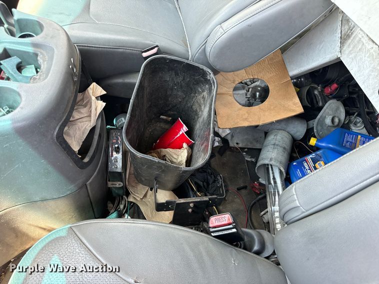 image for item OF9825 2003 Ford E350 Super Duty van with bucket lift