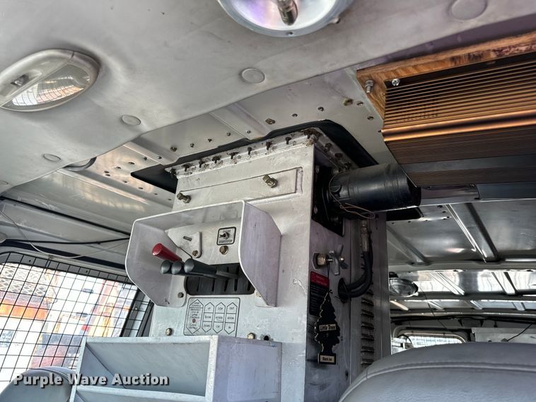 image for item OF9825 2003 Ford E350 Super Duty van with bucket lift