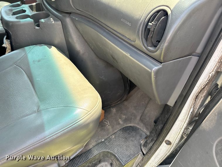 image for item OF9825 2003 Ford E350 Super Duty van with bucket lift