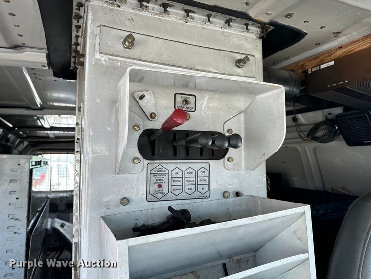 image for item OF9825 2003 Ford E350 Super Duty van with bucket lift