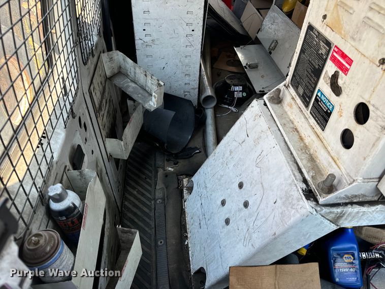 image for item OF9825 2003 Ford E350 Super Duty van with bucket lift