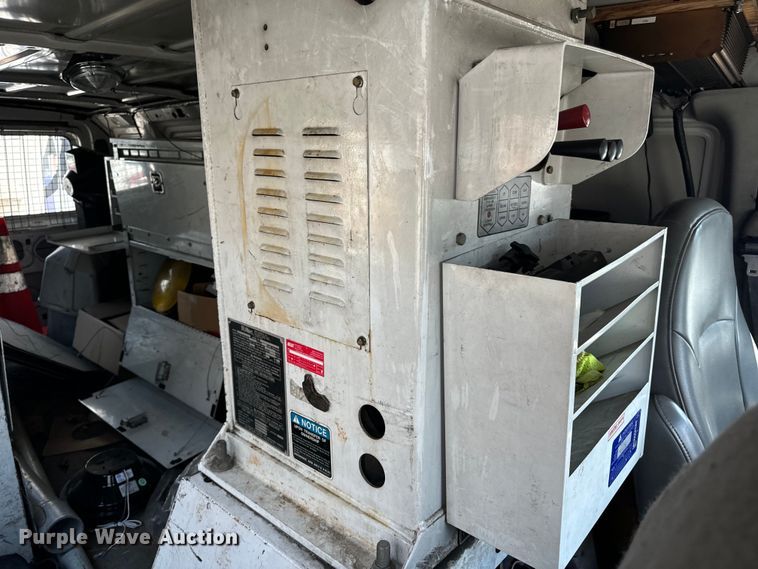 image for item OF9825 2003 Ford E350 Super Duty van with bucket lift