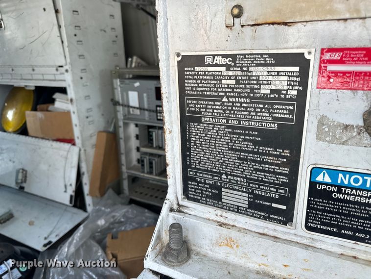 image for item OF9825 2003 Ford E350 Super Duty van with bucket lift