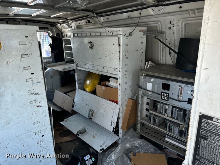 image for item OF9825 2003 Ford E350 Super Duty van with bucket lift