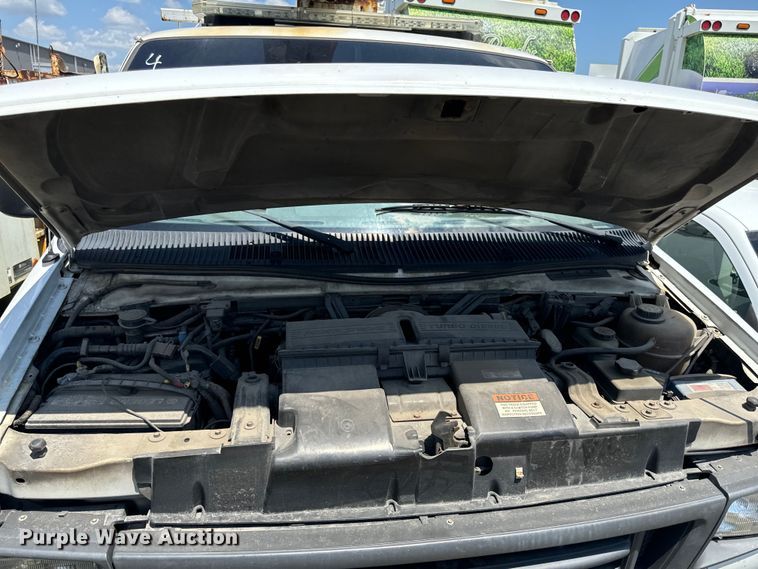 image for item OF9825 2003 Ford E350 Super Duty van with bucket lift