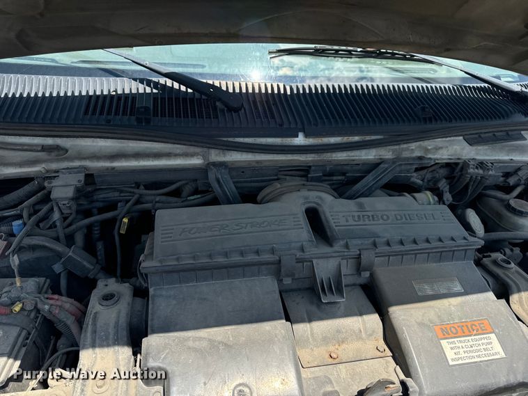 image for item OF9825 2003 Ford E350 Super Duty van with bucket lift