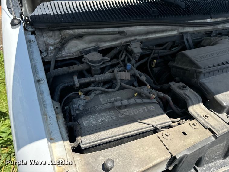 image for item OF9825 2003 Ford E350 Super Duty van with bucket lift