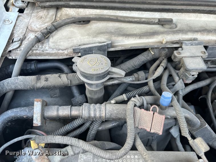 image for item OF9825 2003 Ford E350 Super Duty van with bucket lift