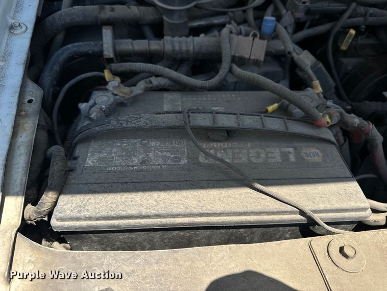 image for item OF9825 2003 Ford E350 Super Duty van with bucket lift