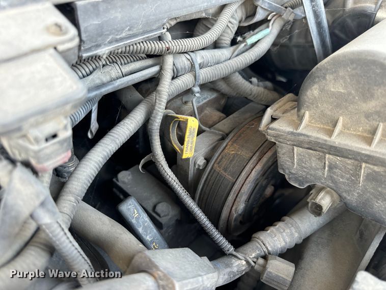 image for item OF9825 2003 Ford E350 Super Duty van with bucket lift