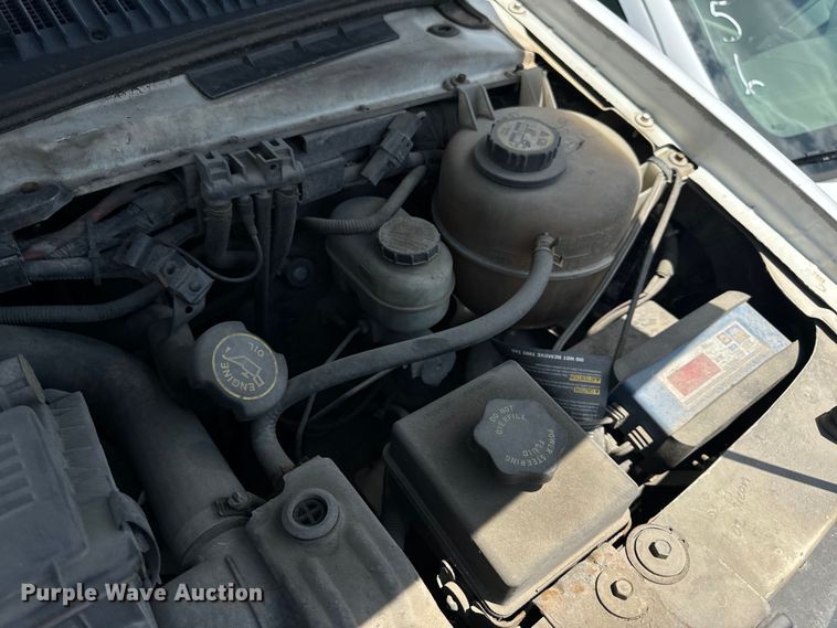 image for item OF9825 2003 Ford E350 Super Duty van with bucket lift