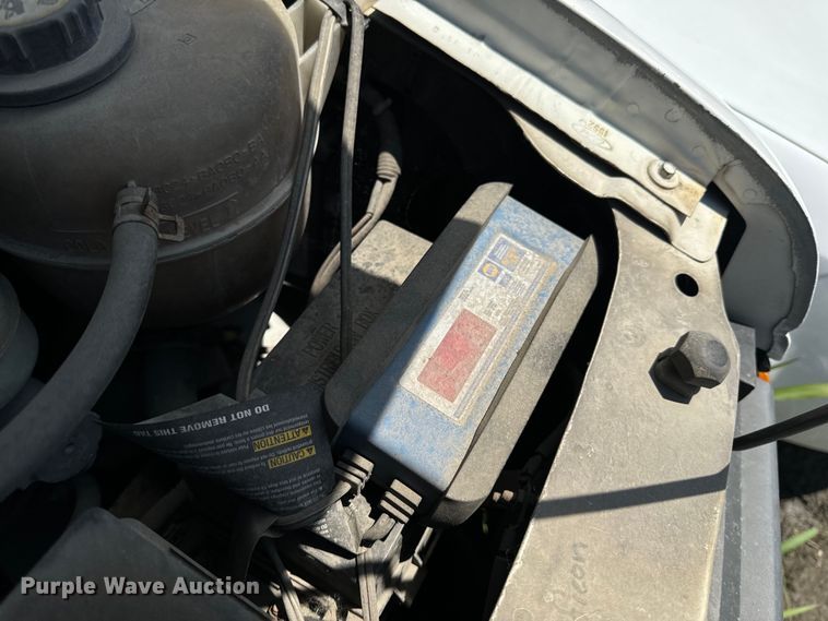 image for item OF9825 2003 Ford E350 Super Duty van with bucket lift