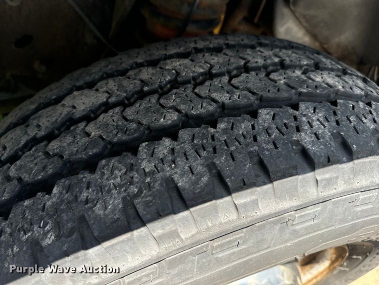 image for item OF9825 2003 Ford E350 Super Duty van with bucket lift