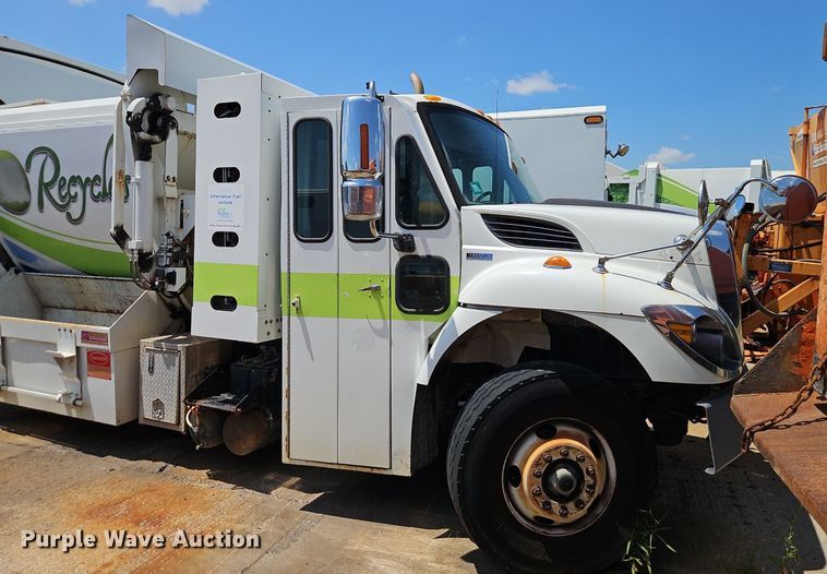 image for item OF9829 2011 International  7300  refuse truck