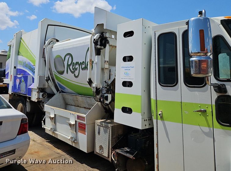 image for item OF9829 2011 International  7300  refuse truck