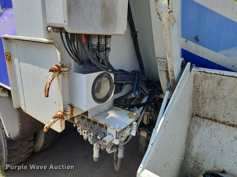 image for item OF9829 2011 International  7300  refuse truck