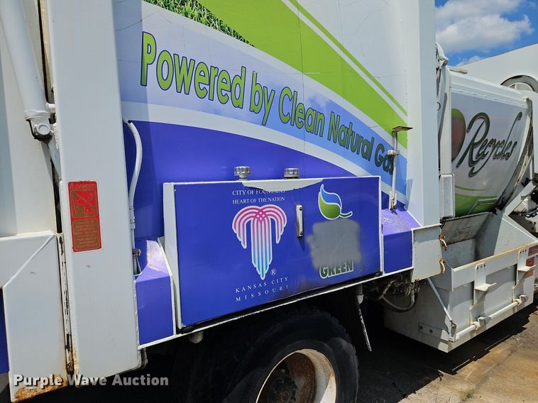 image for item OF9829 2011 International  7300  refuse truck