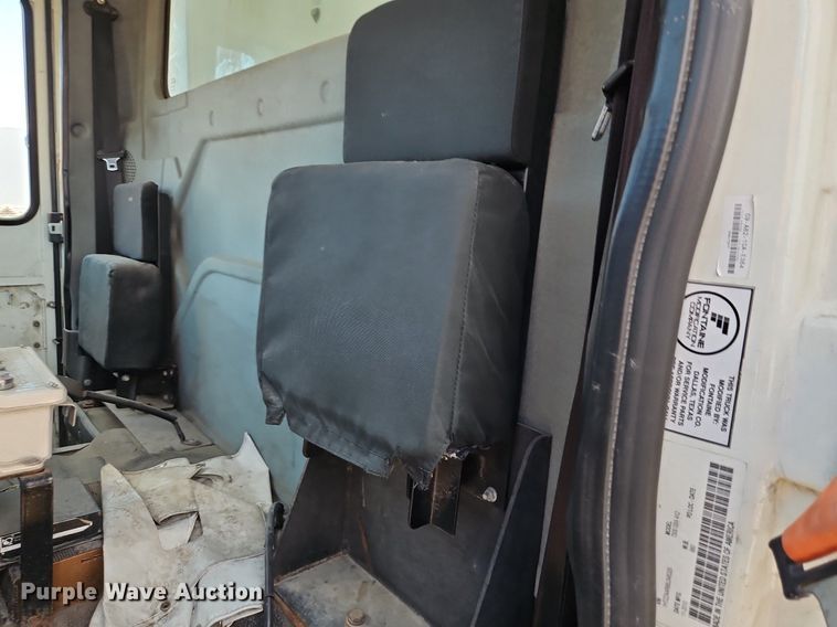 image for item OF9829 2011 International  7300  refuse truck