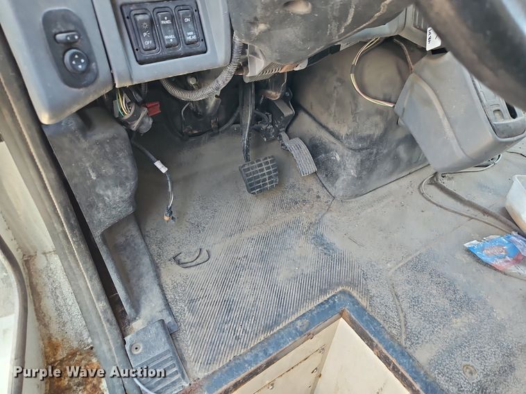 image for item OF9829 2011 International  7300  refuse truck