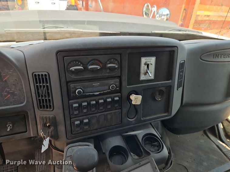 image for item OF9829 2011 International  7300  refuse truck