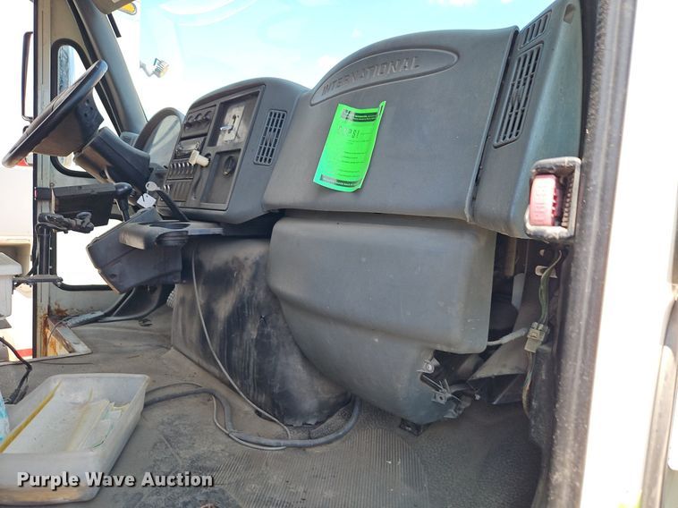 image for item OF9829 2011 International  7300  refuse truck