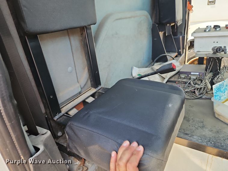 image for item OF9829 2011 International  7300  refuse truck