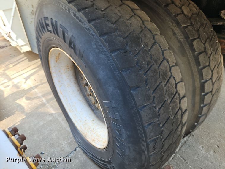 image for item OF9829 2011 International  7300  refuse truck