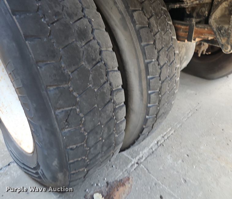 image for item OF9829 2011 International  7300  refuse truck