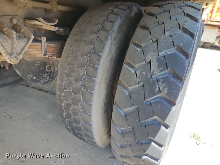 image for item OF9829 2011 International  7300  refuse truck