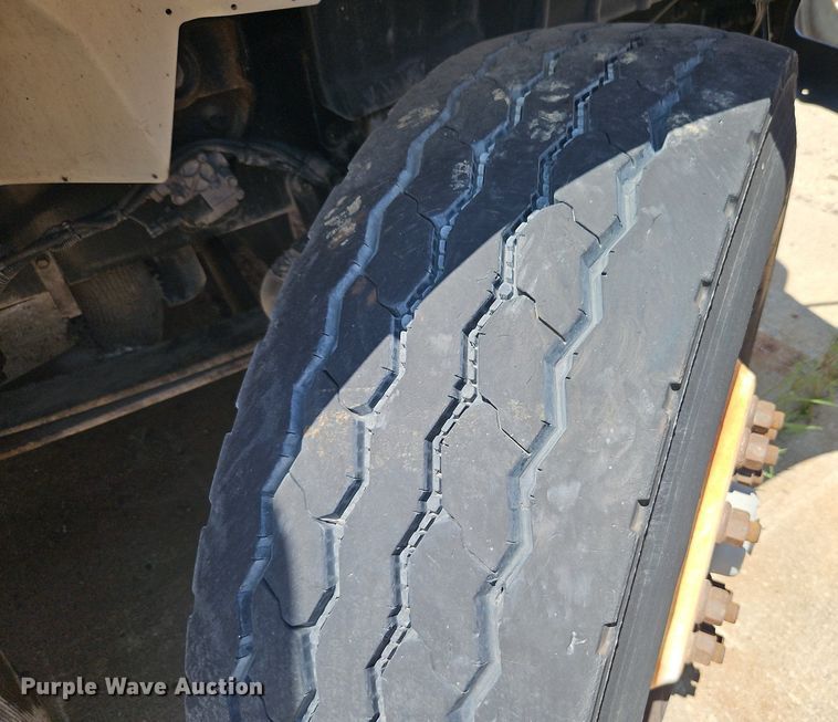 image for item OF9829 2011 International  7300  refuse truck