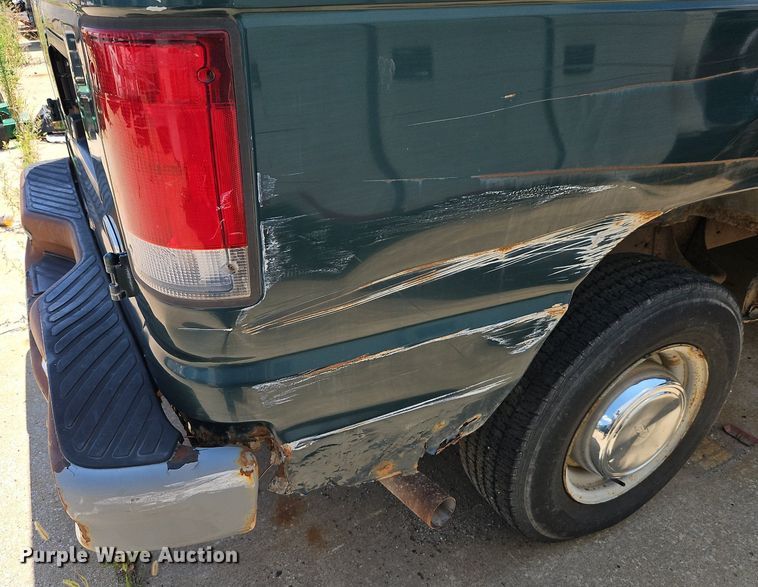 image for item OF9830 2000 Ford E250 van