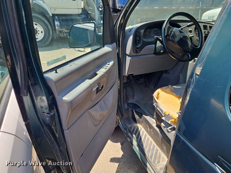 image for item OF9830 2000 Ford E250 van