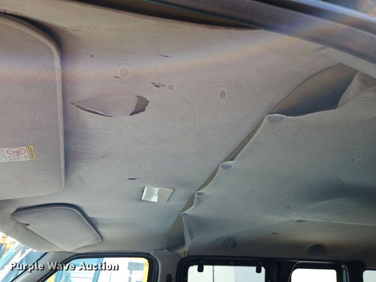 image for item OF9830 2000 Ford E250 van