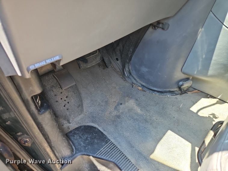 image for item OF9830 2000 Ford E250 van