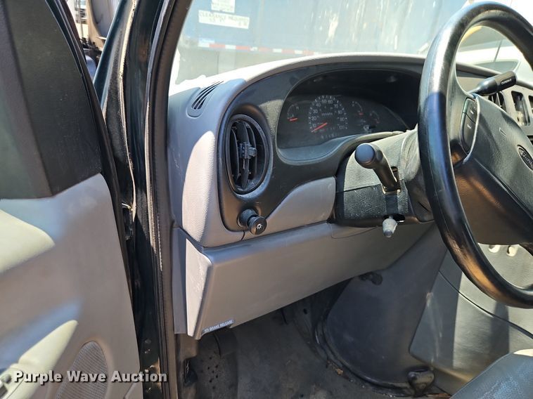 image for item OF9830 2000 Ford E250 van