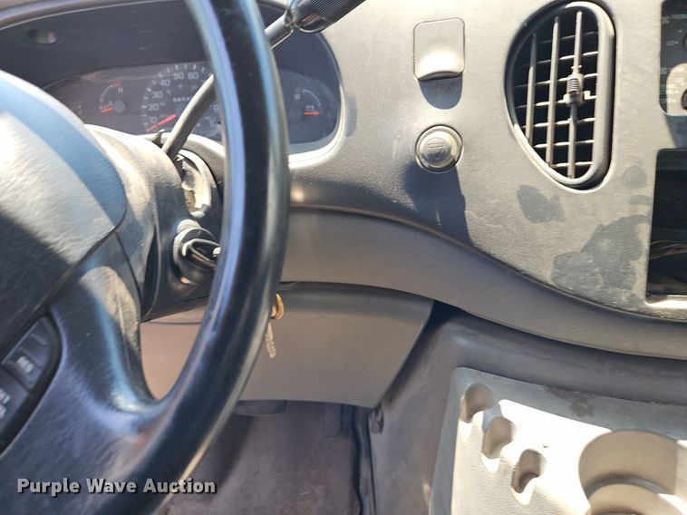 image for item OF9830 2000 Ford E250 van