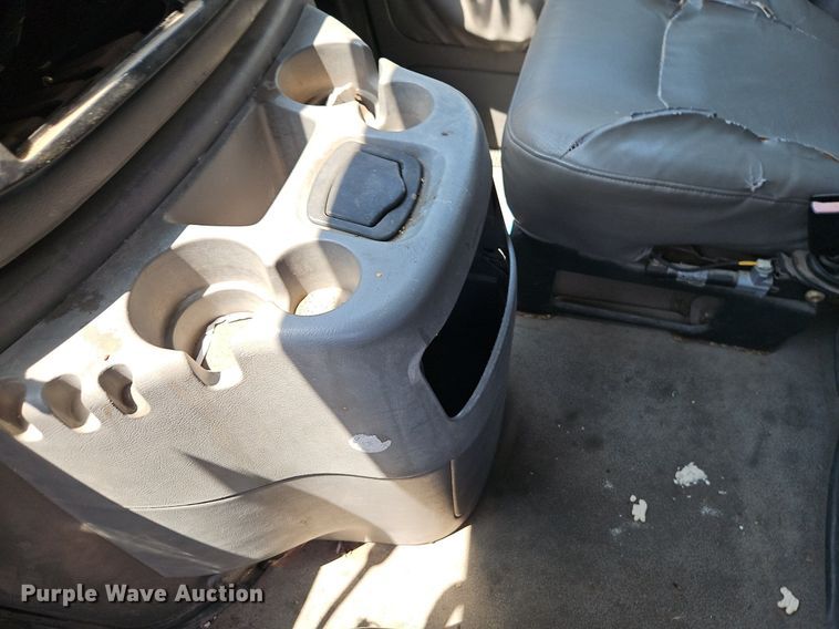 image for item OF9830 2000 Ford E250 van