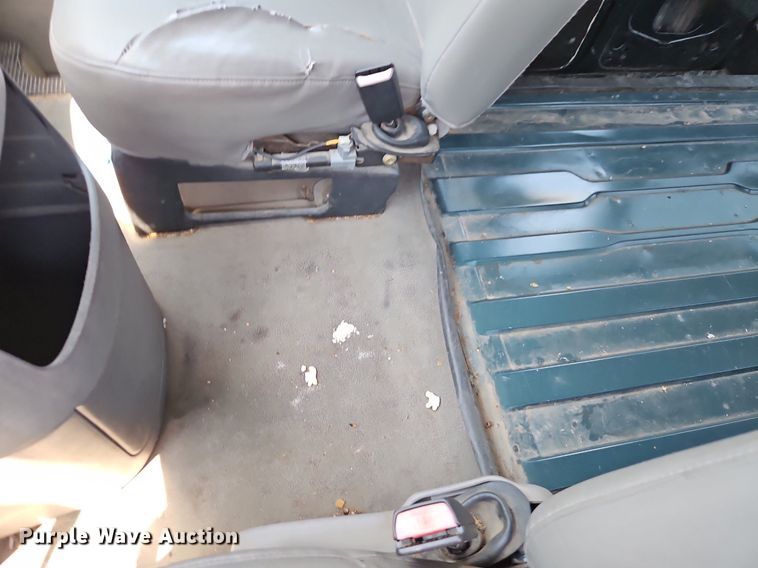 image for item OF9830 2000 Ford E250 van