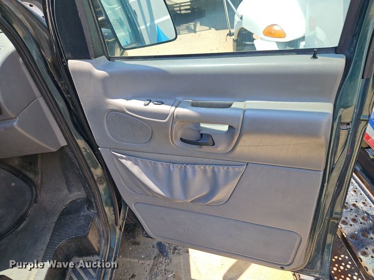 image for item OF9830 2000 Ford E250 van
